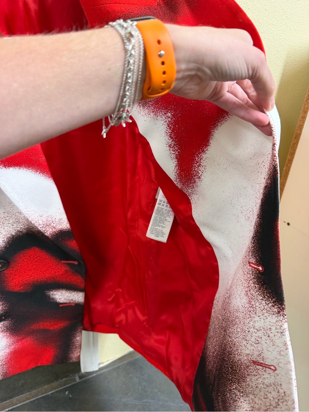 Alexander McQueen Red, Black & White Spray-Print Blazer — NWOT - very oversized - Picture 4 of 7